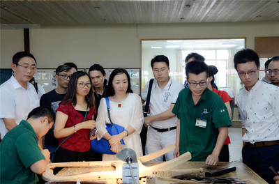 金秋無錫&bull;南通兩地高端設(shè)計(jì)師暨&ldquo;亞振海派藝術(shù)文化&rdquo;品鑒會(huì)完滿結(jié)束